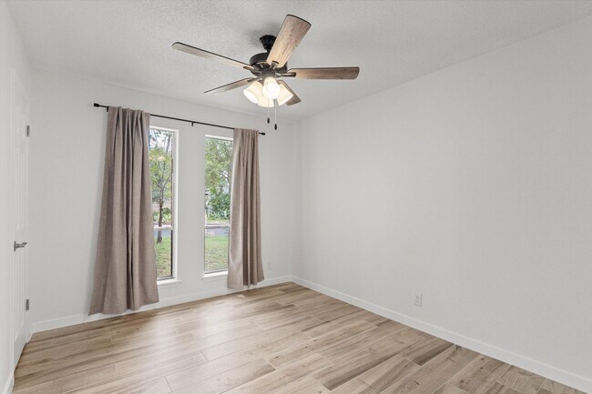 Building Photo - 703 Huntingdon Pl