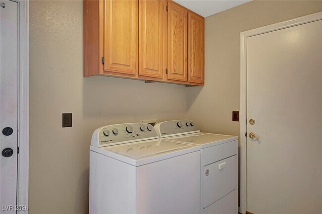 Building Photo - 9433 Angelfish Dr