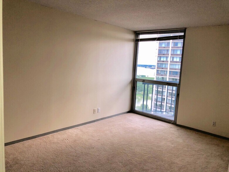 Bedroom - 1660 N Prospect Ave