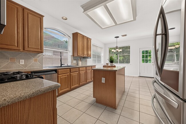 Building Photo - 2710 Five Oaks Dr