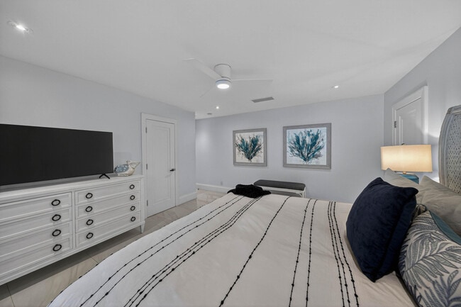 Building Photo - 3109 NE 42nd Ct