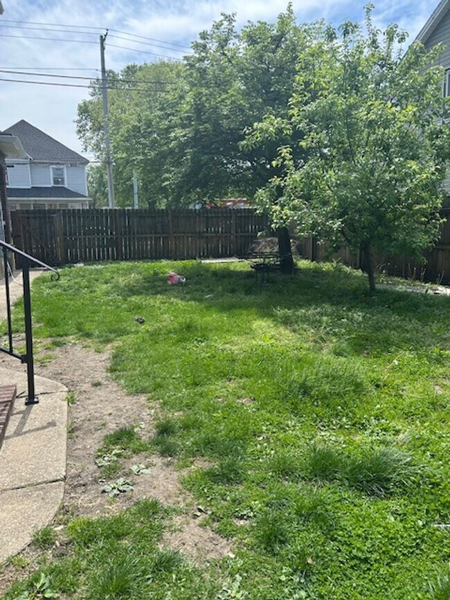 Building Photo - 925 Xenia Ave