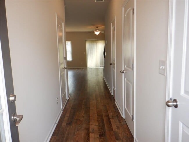 Building Photo - 1522 Iris Walk