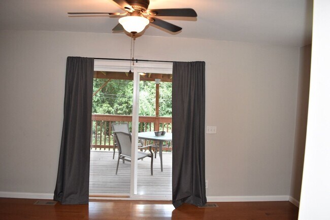 Building Photo - 3 Bed/2 Bath Home in East Nashville, Fenced Yard, Hardwood Floors, Minutes to Shelby Bottoms