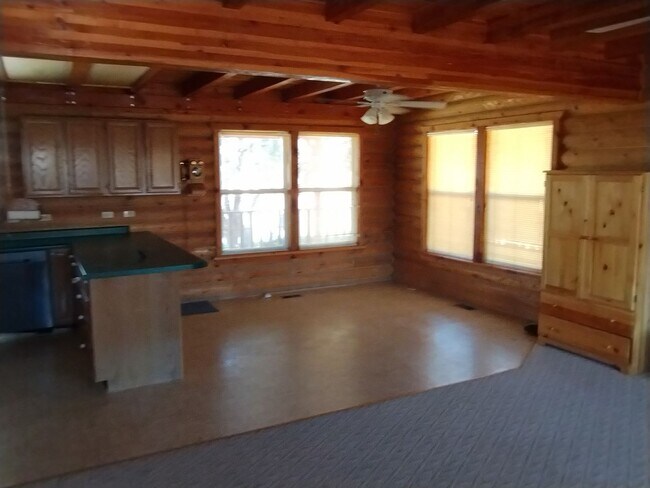 Building Photo - Three Bedroom Home with Spacious Yard