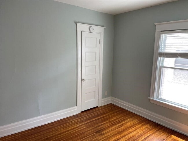 Building Photo - 110 Averill Ave