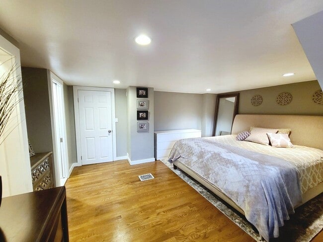 Building Photo - ***Please Respond Directly to the Online Listing, Calls May Not Be Returned***