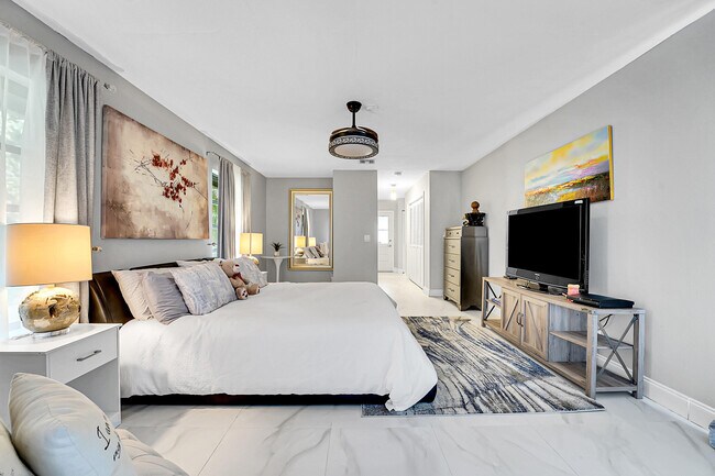 Building Photo - 1618 The 12th Fairway