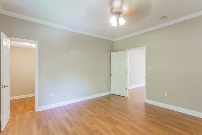 Building Photo - Charming home on River Canyon Drive