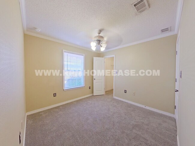 Building Photo - Beautiful Home with New Appliances in Quie...