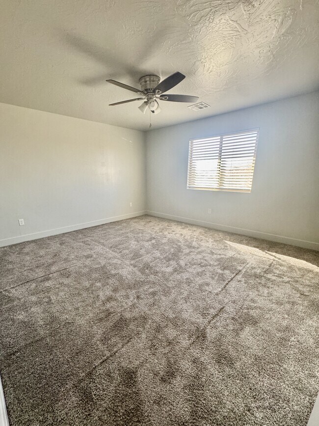 Building Photo - 3104 S Relic Ridge Dr
