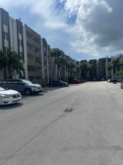 Building Photo - 10000 NW 80th Ct