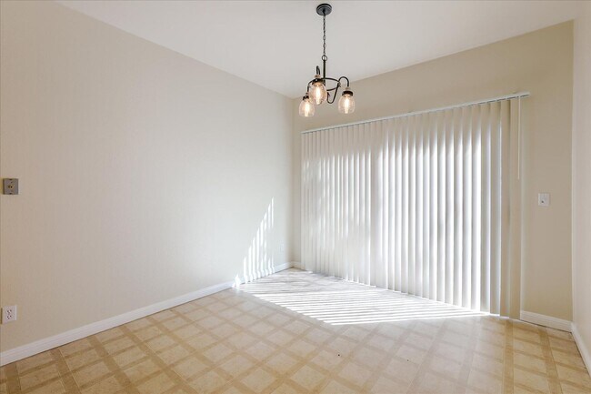 Building Photo - Seven Springs Home