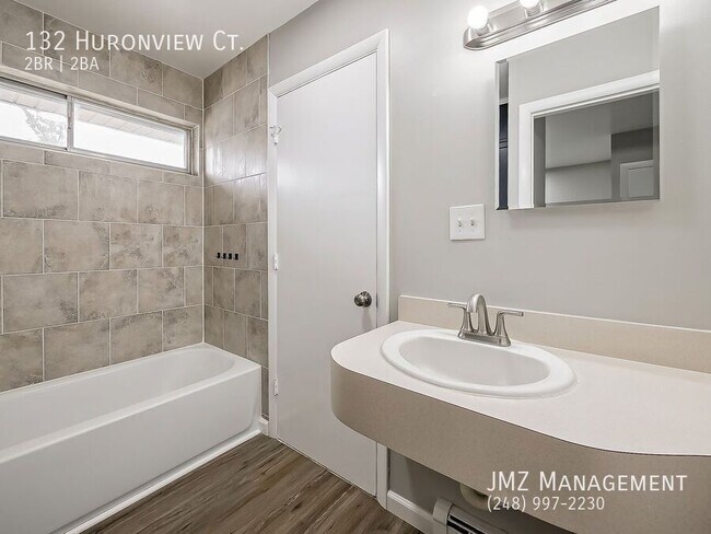 Building Photo - 132 Huronview Ct