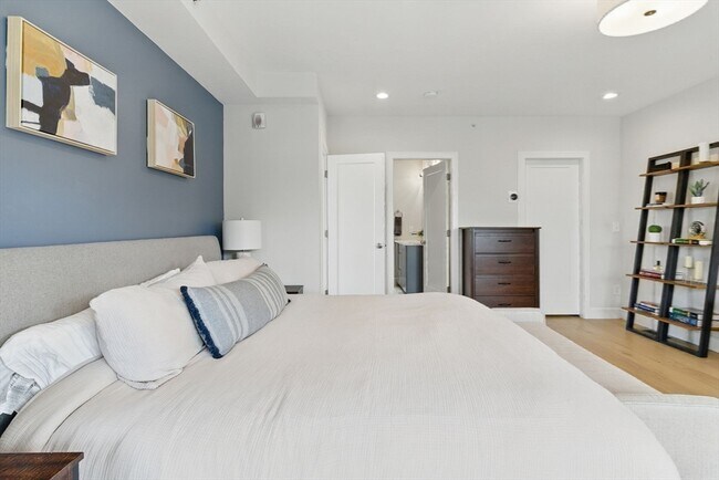 Building Photo - 54 Robey St