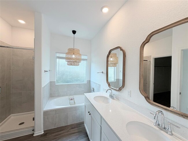 Building Photo - 928 Legends Ln