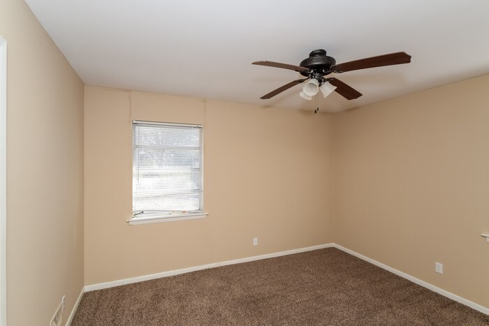 Building Photo - 3224 Poplar Ln