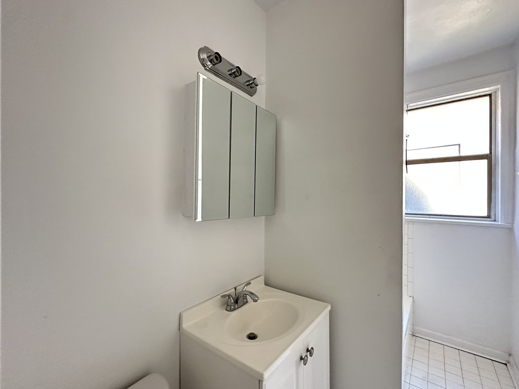 Building Photo - 1369 W Estes Ave