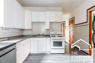 Building Photo - 2042 W Armitage Ave