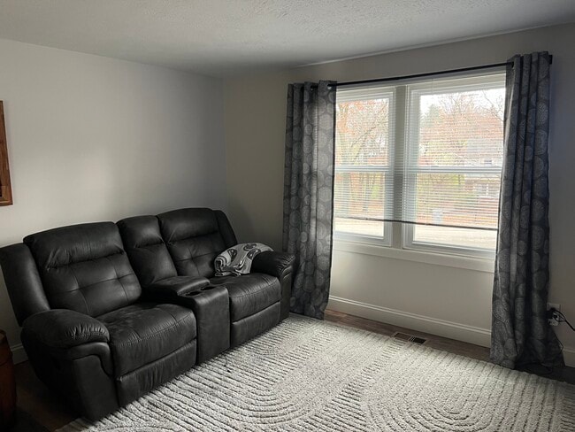 Building Photo - 236 Quail Run Rd