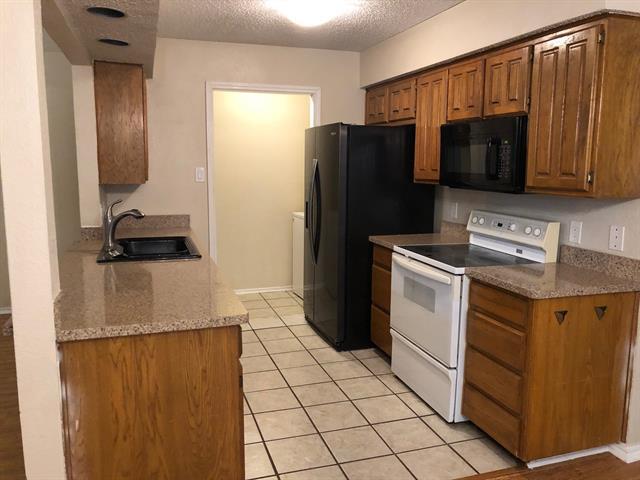 Building Photo - 2832 Shady Brook Dr