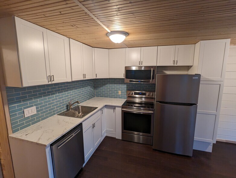 Kitchen - 23603 W Lake Kayak Dr