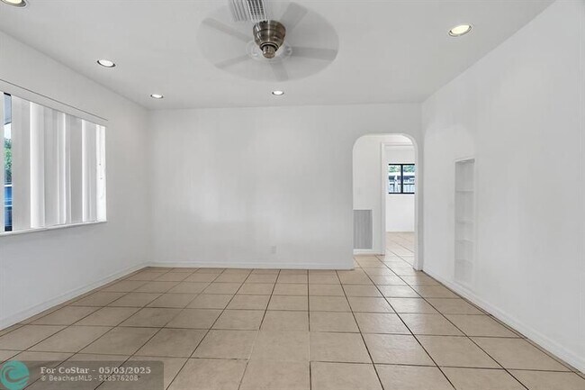 Building Photo - 4932 SW 12th St
