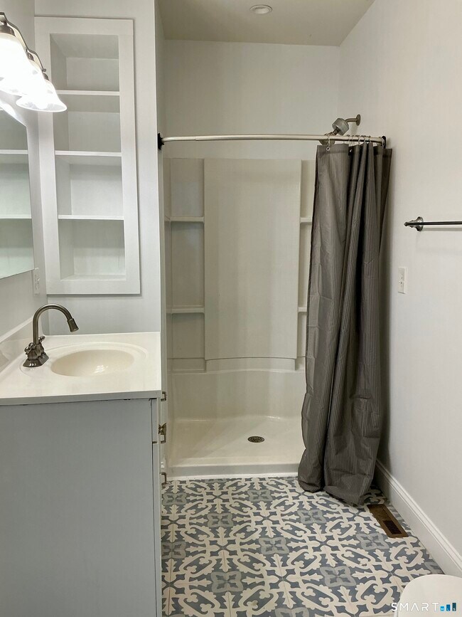 Building Photo - 74 Liberty St