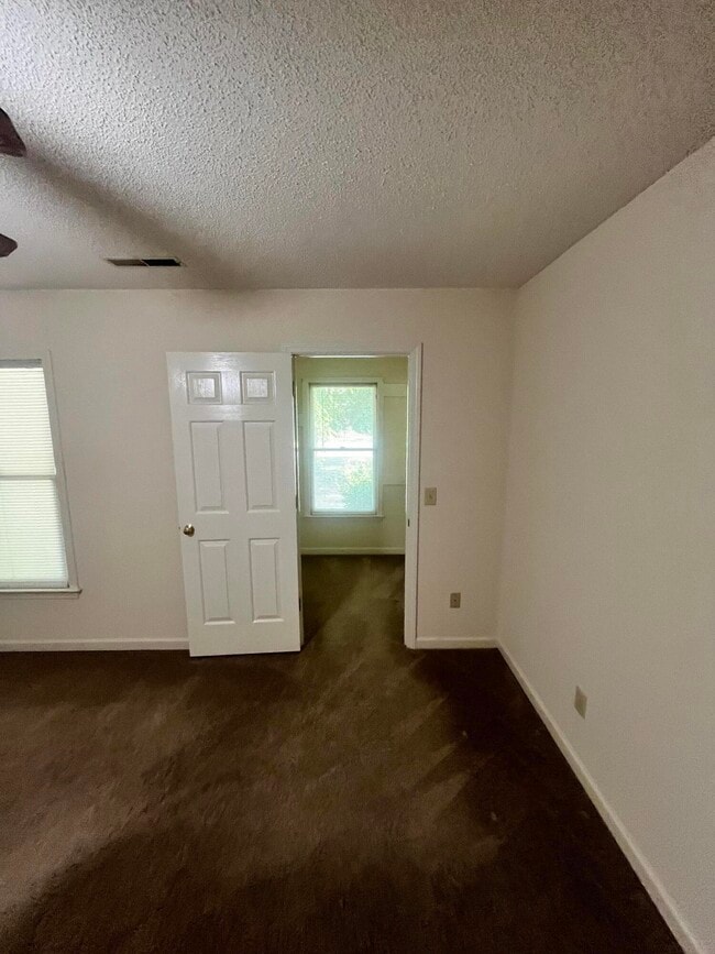 Building Photo - 2055 Gion St