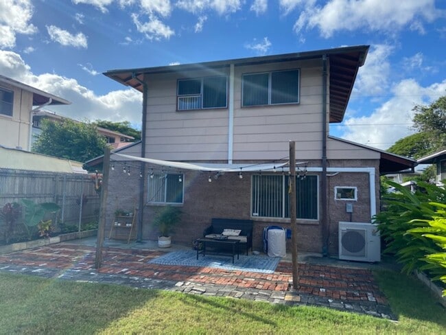 Building Photo - Walk to Downtown!  Split AC, private back ...