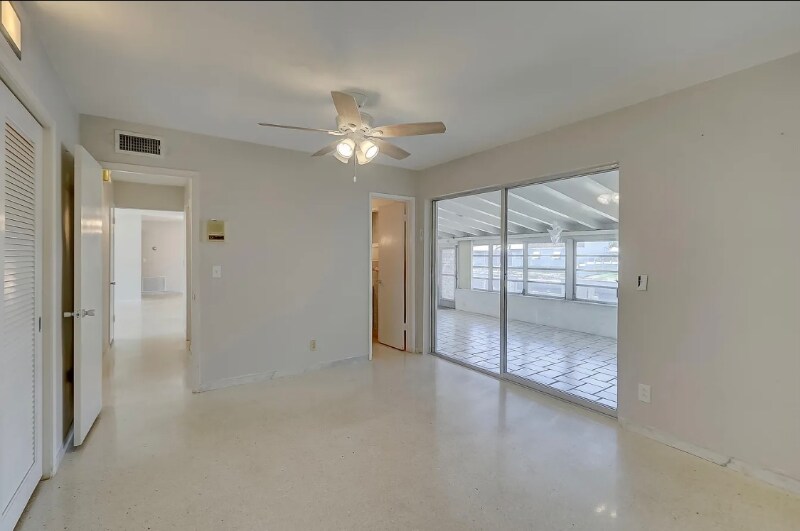 Building Photo - 2041 Coral Reef Dr