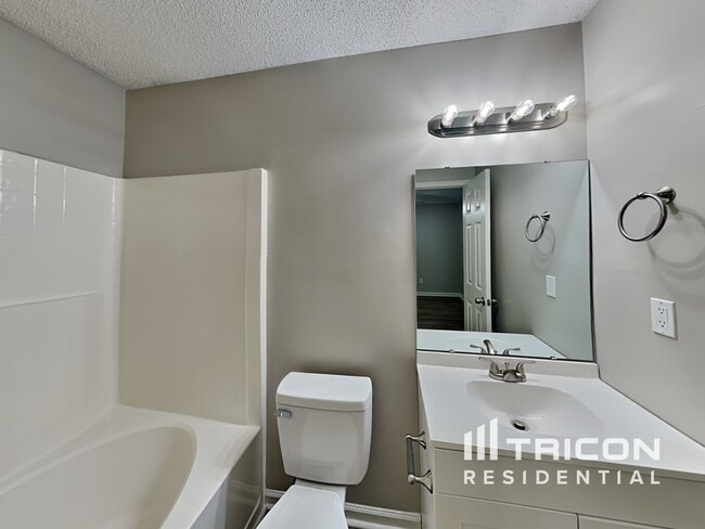 Building Photo - 2977 Champion Ln SW