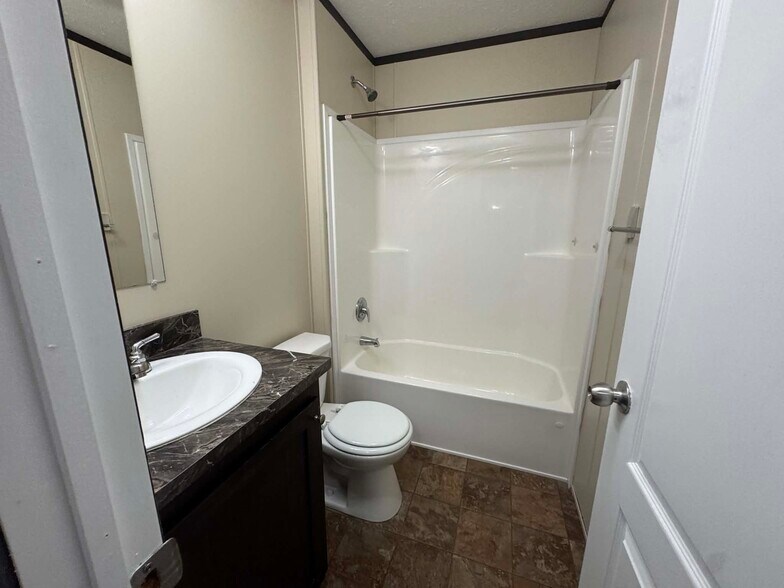 Building Photo - 48596 Leafdale Ct