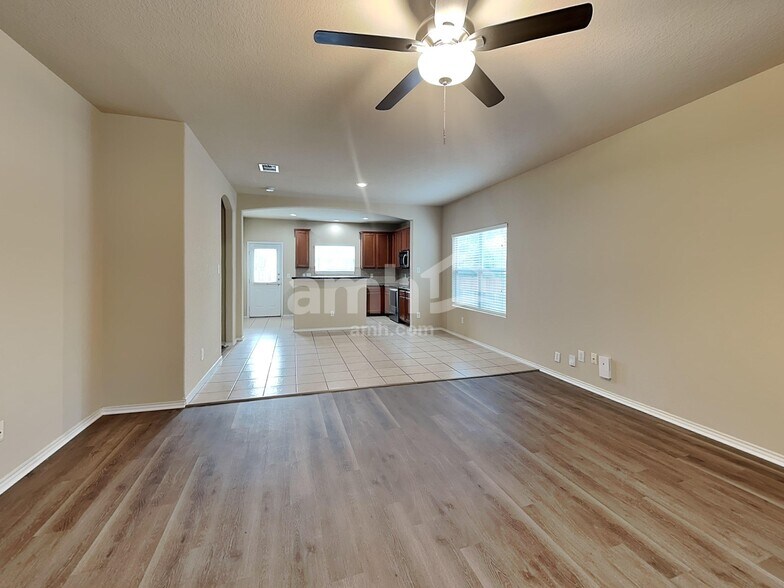 Building Photo - 9811 Rainbow Crk