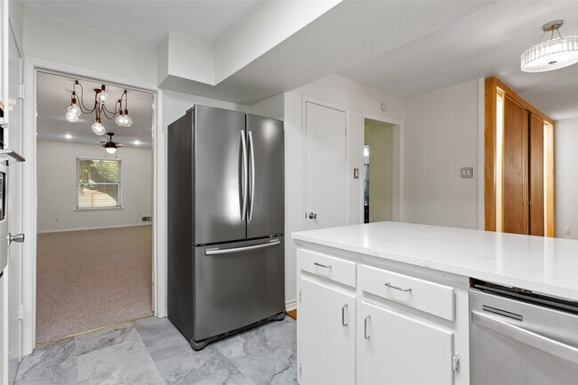 Building Photo - 7475 Brentcove Cir