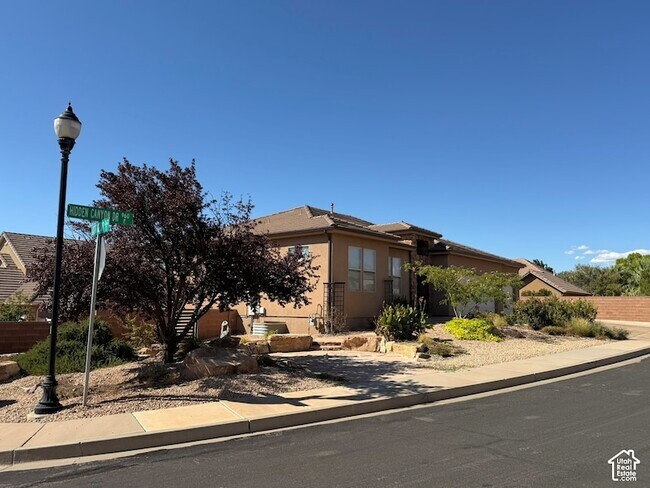 Building Photo - 2596 Hidden Canyon Dr