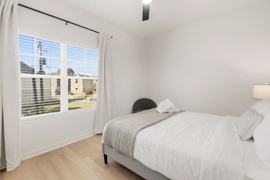 Building Photo - 1324 Van Buren Ave