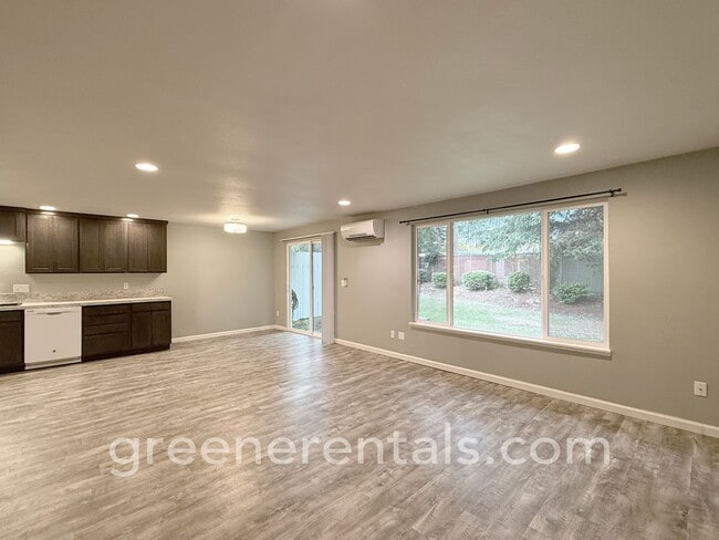 Building Photo - 2BR/1BA Duplex in Desirable West Olympia Location