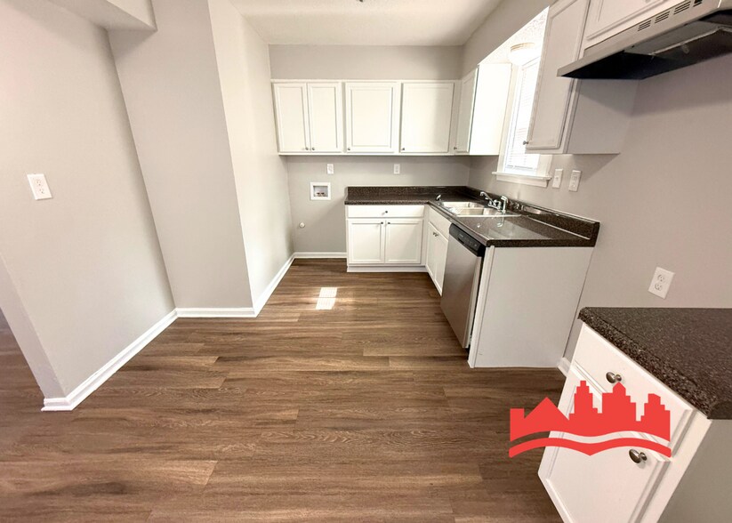 Building Photo - 3627 Royal Wood Dr