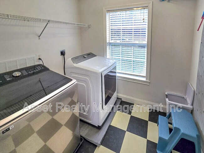 Building Photo - 12469 Daisywood Dr