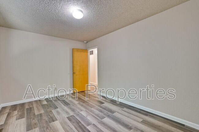 Building Photo - 67 Holbrook Ln