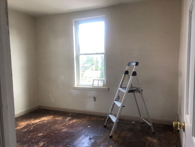 Building Photo - 3 Bedroom House in Great Trenton Neighborhood! This House is Getting a Makeover!