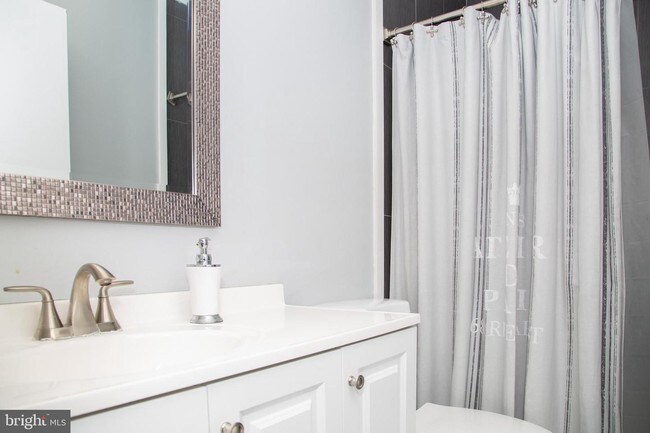 Building Photo - 828 Chanticleer