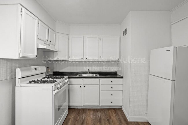 Building Photo - 9823 Winkler Dr