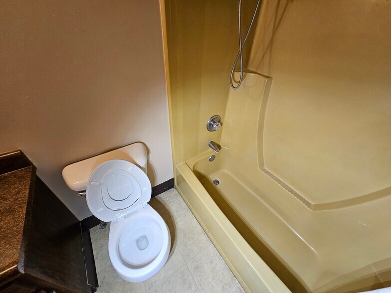 Building Photo - 401 N East St