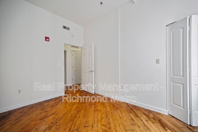 Building Photo - 21 S 13th St