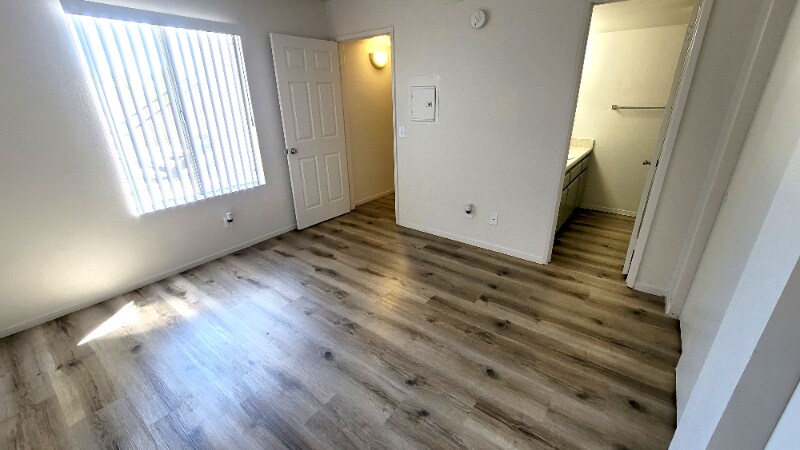 Building Photo - 824 S Norma St