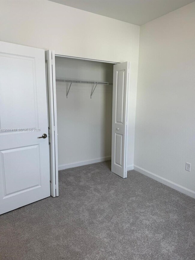 Building Photo - 2573 SE 25th Ter