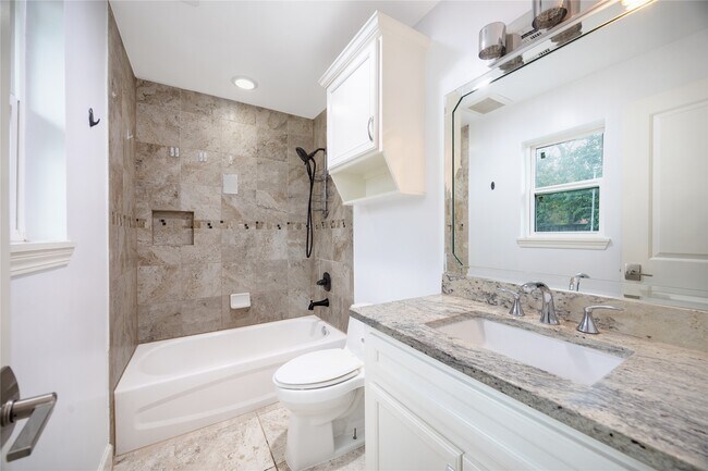 Building Photo - 418 Land Grant Dr