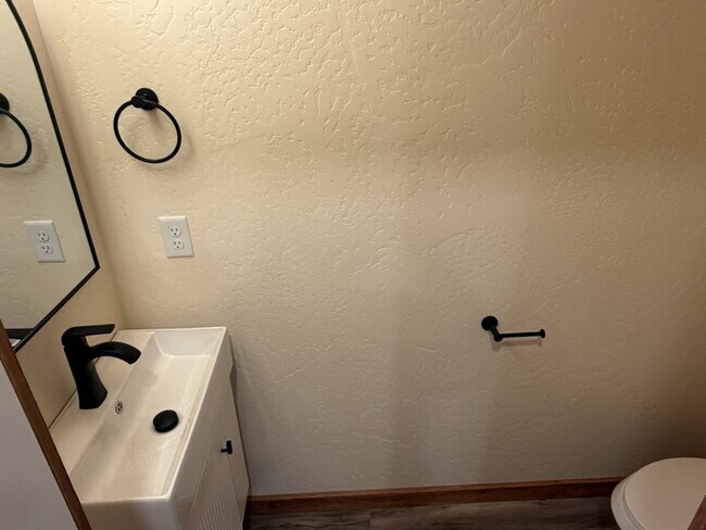 Building Photo - 7429 W Evans Creek Rd